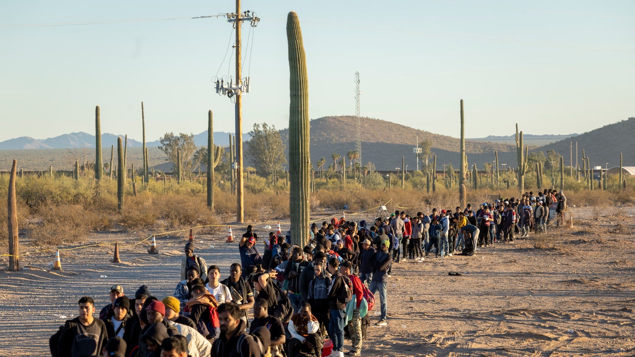 הרפובליקנים באריזונה מצביעים כן בעד הצעת החוק שתהפוך את זה לחוקי להרוג מהגרים החשודים בהסגת גבול