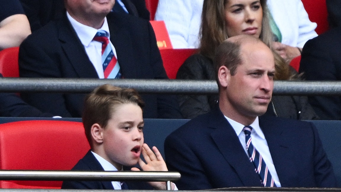 הנסיך וויליאם והנסיך ג'ורג' הולכים למשחק מנצ'סטר סיטי נגד מנצ'סטר יונייטד