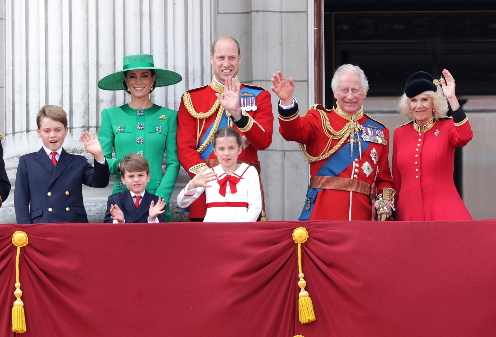 התמונה עשויה להכיל את צ'ארלס הנסיך מוויילס הנסיך וויליאם הדוכס מקיימברידג' הנסיך ג'ורג' מקיימברידג' ואדם
