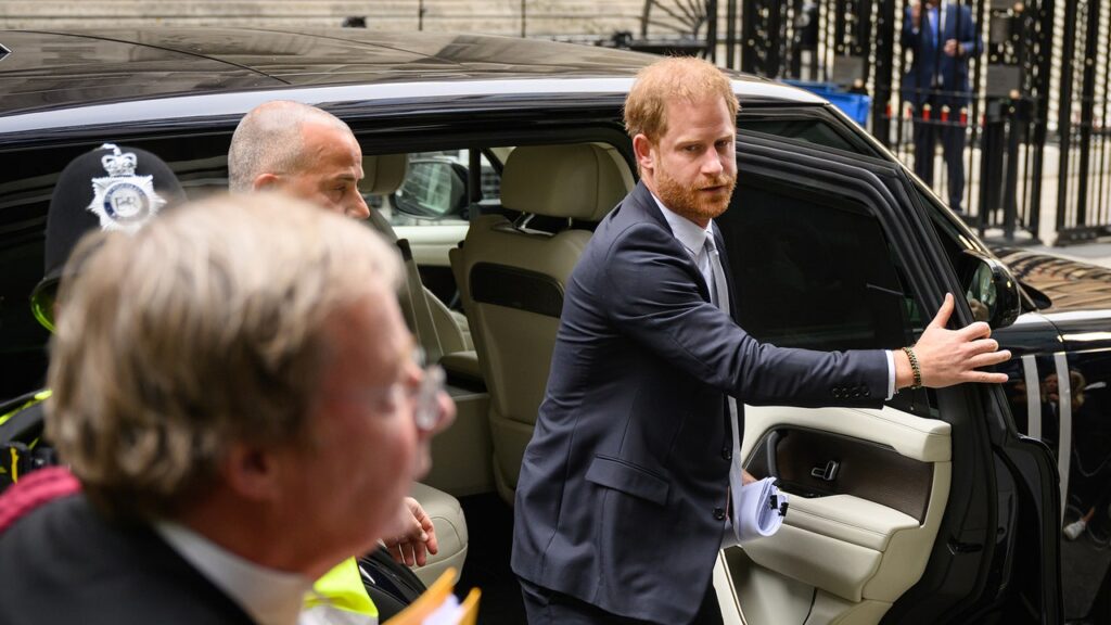 הנסיך הארי אומר ש"חלק מרכזי" של השבר במשפחה המלכותית הוא הריב שלו עם התקשורת הבריטית