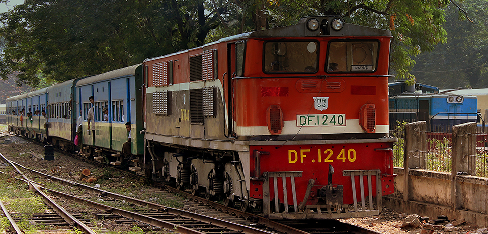 cc calflier001, modified, https://commons.wikimedia.org/wiki/File:MYANMAR_RAILWAYS_LOCO_HAULED_TRAIN_AT_YANGON_STATION_MYANMAR_JAN_2013_%288554822776%29.jpg