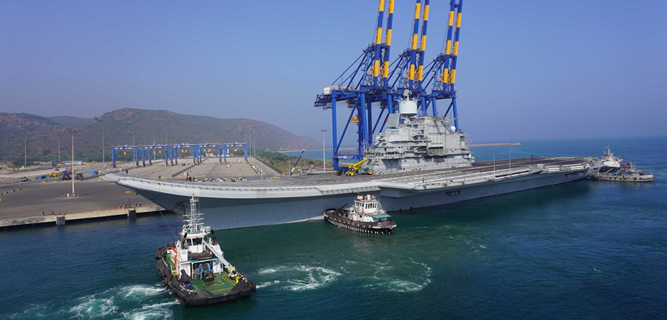 cc Daily Shipping Times, modified, https://en.m.wikipedia.org/wiki/File:INS-Vikramaditya-Berthing-at-Adani-Gangavaram-Port.jpg